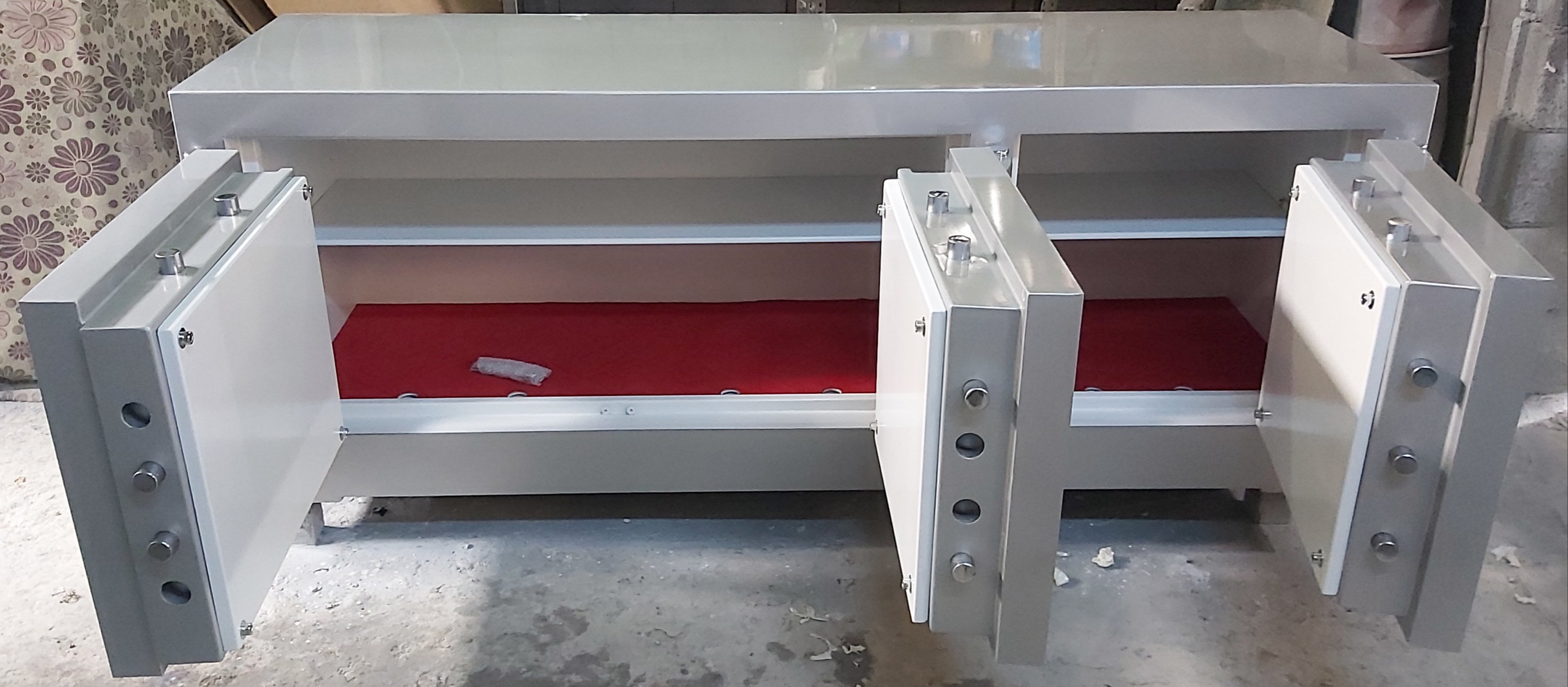 "       B200YÜCEL   200 CM LİK ALMAN TİPİ OKSİJEN KESMEYE MATKAP DELMEYE KARŞI YÜKSEK GÜVENLİKLİ TANK ZIRHLI 1.000.000DA 1 AÇILMA İHTİMALLİ ÖZEL ANAHTARLI BANKO KUYUMCU KASASI 80*200*60CM 2 TON ( 2399€ )+KDV