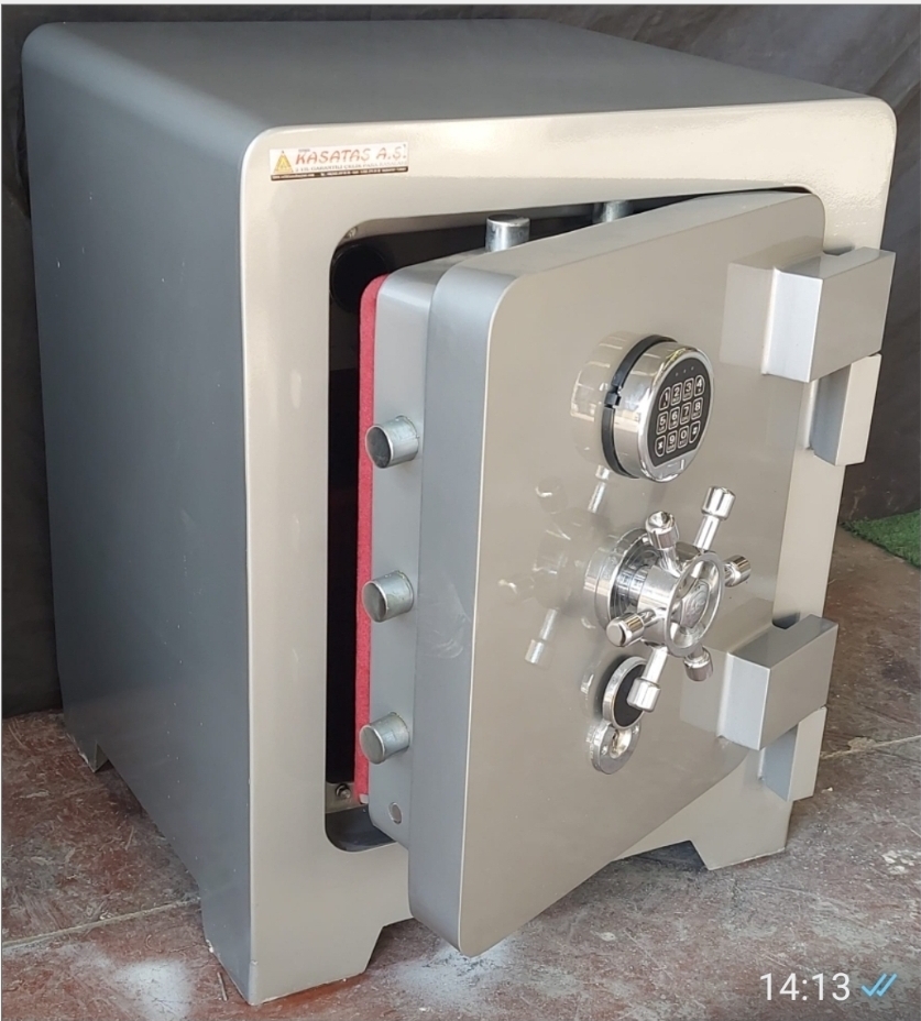 "       *- ..004HARNÇLK OFİS GEMİ DÜMENİ KAPTAN TİPİ KOLLU ELEKTRONİK ŞİFRELİ TAM OTOMATİK KİLİTLEME TERTİBATLI HER YANI OKSİJEN KESMEYE MATKAP DELMEYE KARŞI YÜKSEK GÜVENLİKLİ ÇELİK PARA KASASI 70*55*55 CM 300KĞ ( 2099€ )+KDV ADRESE TESLİM