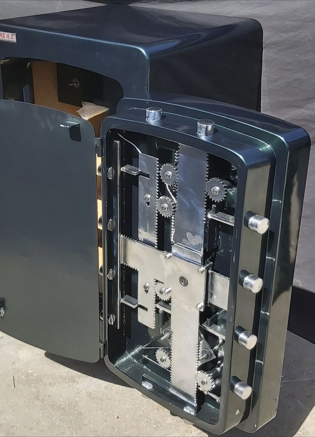 "        008ENGLANGSAFE İNGİLİZ OFİS TİPİ NADİDE EŞİ OMAYAN USTALIK ESERİ ELİPS KAPAKLI 1 ADET MAYMUNCUK AÇMAZ MATKAP DELMEZ OKSİJEN KESMEZ  YÜKSEK GÜVENLİKLİ PİKLİ ÇELİKLİ 11CM DOLGULU TABAN AMORTİSÖRLÜ GİZLİ GÖZLÜ OTOMATİK KİLİTLEME SİSTEMLİ TEK KAPILI 10CM DOLGULU PARMAKİZLİ ELEKTRONİK ŞİFRELİ İÇİ KADİFE KAPLI İÇİNDE DOLAPLI ÇELİK PARA KASASI DIŞ ÖLÇÜSÜ 100*65*60CM İÇ ÖLÇÜSÜ 72*45*35CM  1 TON ( 3999€ )+KDV ADRESE TESLİM