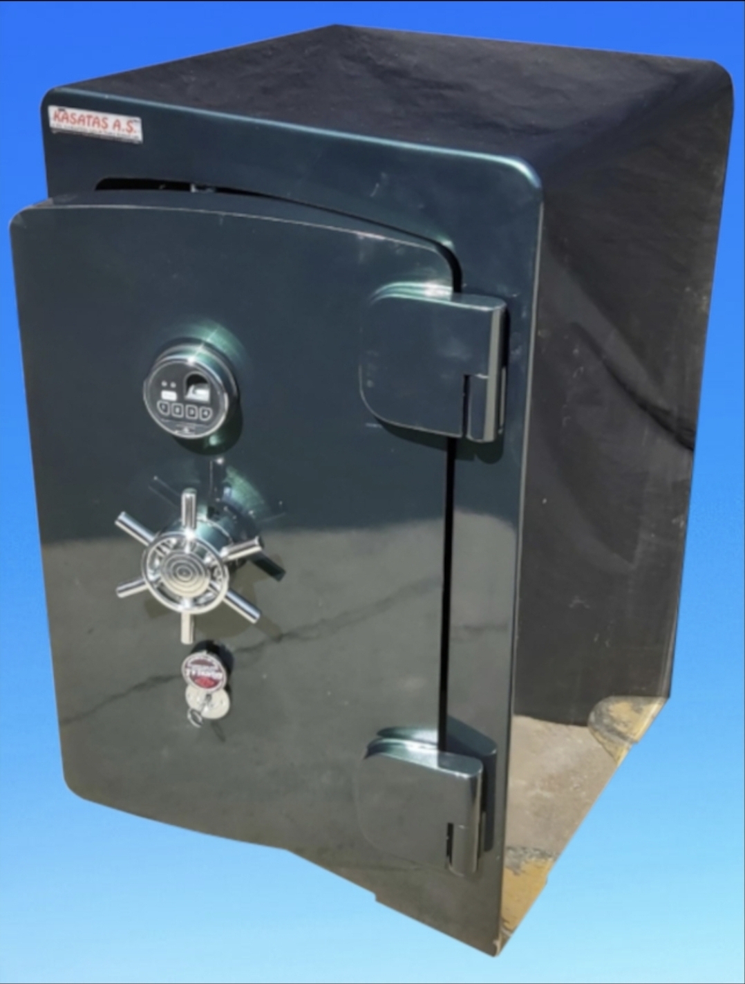 "        008ENGLANGSAFE İNGİLİZ OFİS TİPİ NADİDE EŞİ OMAYAN USTALIK ESERİ ELİPS KAPAKLI 1 ADET MAYMUNCUK AÇMAZ MATKAP DELMEZ OKSİJEN KESMEZ  YÜKSEK GÜVENLİKLİ PİKLİ ÇELİKLİ 11CM DOLGULU TABAN AMORTİSÖRLÜ GİZLİ GÖZLÜ OTOMATİK KİLİTLEME SİSTEMLİ TEK KAPILI 10CM DOLGULU PARMAKİZLİ ELEKTRONİK ŞİFRELİ İÇİ KADİFE KAPLI İÇİNDE DOLAPLI ÇELİK PARA KASASI DIŞ ÖLÇÜSÜ 100*65*60CM İÇ ÖLÇÜSÜ 72*45*35CM  1 TON ( 3999€ )+KDV ADRESE TESLİM