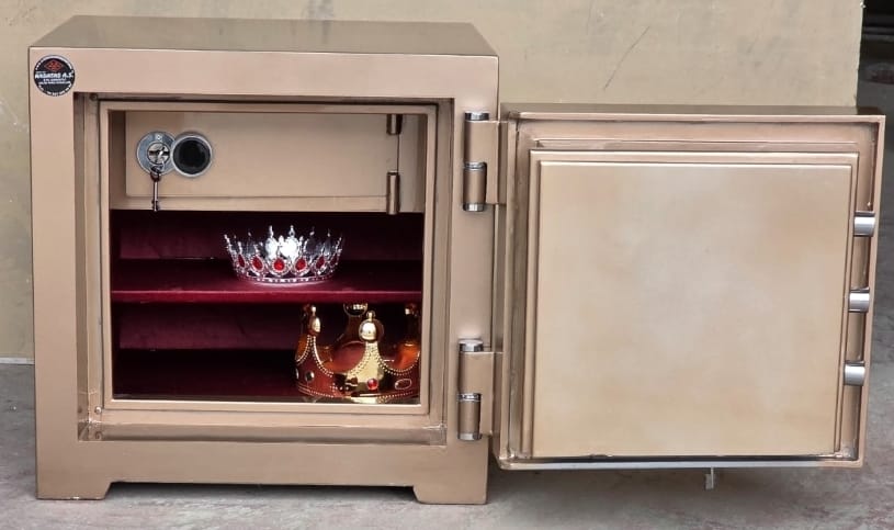 . 002UZM7CM EV VE OFİS TİPİ YÜKSEK GÜVENLİKLİ 7 CM TAM ZIRHLI ELEKTRONİK ŞİFRELİ VE ANAHTARLI ÇELİK PARA KASASI 55*55*55CM 250KĞ ( 1100 € )+KDV