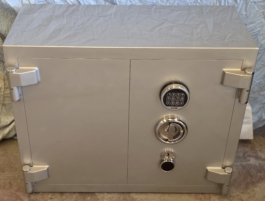 "        03TOMSN BANKO TİPİ EV DOLAP İÇİ ELEKTRONİK ŞİFRELİ VE ANAHTARLI ÇELİK PARA KASASI H63*W85*D50CM 500KĞ ( 1700€ )+KDV