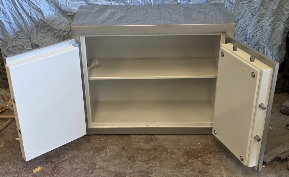 "        03TOMSN BANKO TİPİ EV DOLAP İÇİ ELEKTRONİK ŞİFRELİ VE ANAHTARLI ÇELİK PARA KASASI H63*W85*D50CM 500KĞ ( 1700€ )+KDV