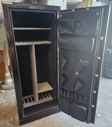 017KRTLIKDFR VİLLA TİPİ 8 TÜFEK İÇİN KASA İÇİ KUMAŞ KADİFE KAPLI 8 TÜFEK VE DERİ KAPLI 4 TABANCA GÖZLÜ KAPAKTA DERİ KAPLI MÜHİMMAT YERLİ 2 ANAHTARLI TÜFEK KASASI 170*70*50CM 200KĞ ( 3999€ )+KDV 017KRTLIKDFR VİLLA TİPİ 8 TÜFEK İÇİN KASA İÇİ KUMAŞ KADİFE KAPLI 8 TÜFEK VE DERİ KAPLI 4 TABANCA GÖZLÜ KAPAKTA DERİ KAPLI MÜHİMMAT YERLİ 2 ANAHTARLI TÜFEK KASASI 170*70*50CM 200KĞ ( 3999€ )+KDV