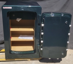 "        008ENGLANGSAFE İNGİLİZ OFİS TİPİ NADİDE EŞİ OMAYAN USTALIK ESERİ ELİPS KAPAKLI 1 ADET MAYMUNCUK AÇMAZ MATKAP DELMEZ OKSİJEN KESMEZ  YÜKSEK GÜVENLİKLİ PİKLİ ÇELİKLİ 11CM DOLGULU TABAN AMORTİSÖRLÜ GİZLİ GÖZLÜ OTOMATİK KİLİTLEME SİSTEMLİ TEK KAPILI 10CM DOLGULU PARMAKİZLİ ELEKTRONİK ŞİFRELİ İÇİ KADİFE KAPLI İÇİNDE DOLAPLI ÇELİK PARA KASASI DIŞ ÖLÇÜSÜ 100*65*60CM İÇ ÖLÇÜSÜ 72*45*35CM  1 TON ( 3999€ )+KDV ADRESE TESLİM