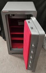 "      0010HARUNELİPS7CM EV VE OFİS TİPİ YÜKSEK GÜVENLİKLİ RADÜSLÜ  7 CM TAM ZIRHLI PARMAK İZLİ ELEKTRONİK ŞİFRELİ VE 1 ÖZEL ANAHTARLI ÖZEL GİZLİ GÖZLÜ ÇELİK PARA KASASI 120*60*60CM 700KĞ ( 3599€ )+KDV