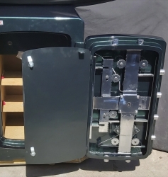 "        008ENGLANGSAFE İNGİLİZ OFİS TİPİ NADİDE EŞİ OMAYAN USTALIK ESERİ ELİPS KAPAKLI 1 ADET MAYMUNCUK AÇMAZ MATKAP DELMEZ OKSİJEN KESMEZ  YÜKSEK GÜVENLİKLİ PİKLİ ÇELİKLİ 11CM DOLGULU TABAN AMORTİSÖRLÜ GİZLİ GÖZLÜ OTOMATİK KİLİTLEME SİSTEMLİ TEK KAPILI 10CM DOLGULU PARMAKİZLİ ELEKTRONİK ŞİFRELİ İÇİ KADİFE KAPLI İÇİNDE DOLAPLI ÇELİK PARA KASASI DIŞ ÖLÇÜSÜ 100*65*60CM İÇ ÖLÇÜSÜ 72*45*35CM  1 TON ( 3999€ )+KDV ADRESE TESLİM