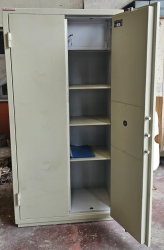 " 0017KRTLI İSTANBUL OFİS TİPİ GARDLOP MODEL ÇİFT KAPILI MATKAPLA DELMEYE  KARŞI YÜKSEK GÜVENLİKLİ YANGINA DAYANIKLI 40 KLASÖR KAPASİTELİ 3 RAFLI İÇİNDE ÜSTTE DOLAPLI ÇELİK PARA KASASI (  DIŞ ÖLÇÜSÜ 195*100*52CM ) ( İÇ ÖLÇÜSÜ 187*87*36CM ) 475LT 450KĞ ( 3999€ )+KDV ( Fireproof Document Safes )