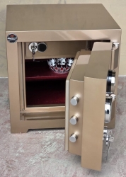 . 002UZM7CM EV VE OFİS TİPİ YÜKSEK GÜVENLİKLİ 7 CM TAM ZIRHLI ELEKTRONİK ŞİFRELİ VE ANAHTARLI ÇELİK PARA KASASI 55*55*55CM 250KĞ ( 1100 € )+KDV