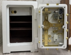 "   007HRNSEP ELİPS EV VE OFİSTİPİ YÜKSEK GÜVENLİKLİ SARI NİKELAJLI KOLLU VE AGIZLIKLI HERKÜL CAM KİLİTLEMELİ TANK ZIRHLI ELİPS DOLGULU ÇELİK PARA KASASI 80*55*55CM 400KĞ ( 2399€ )+KDV