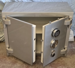 "        03TOMSN BANKO TİPİ EV DOLAP İÇİ ELEKTRONİK ŞİFRELİ VE ANAHTARLI ÇELİK PARA KASASI H63*W85*D50CM 500KĞ ( 1700€ )+KDV